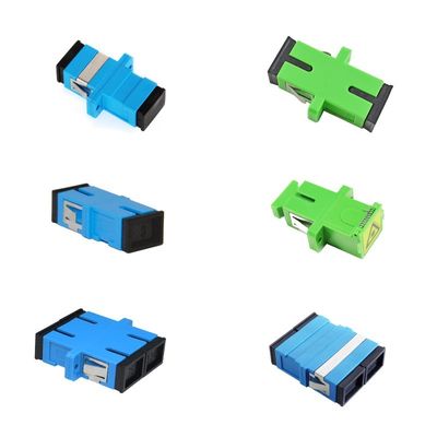 Adaptador de fibra óptica Quad SC à prova de poeira sem orelhas com APC UPC PC PBT Material 1 Porta/2 Portas